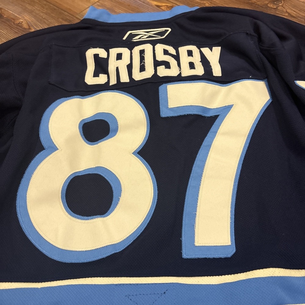 Pittsburgh Penguins Sidney Crosby 2011 Winter Classic Authentic Jersey Sz 48 RBK - Picture 7 of 9